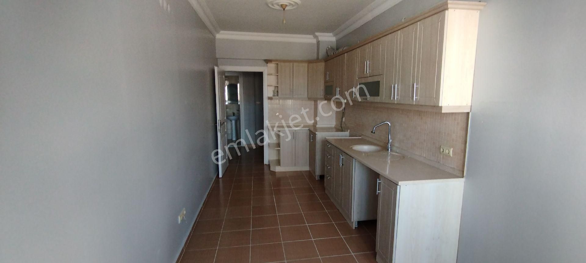 Sakarya Zümrüt Emlak'tan Camilide Valilik Yanında 3+1,120 M2 .kiralık Daire - Görsel 3