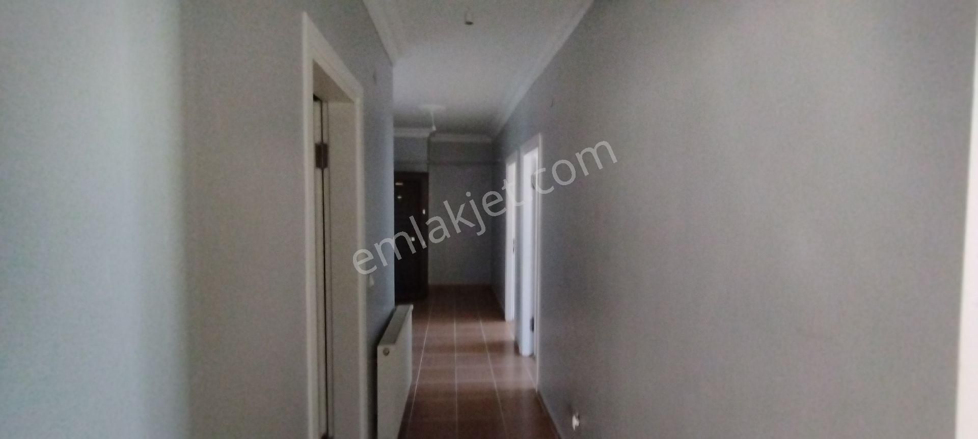 Sakarya Zümrüt Emlak'tan Camilide Valilik Yanında 3+1,120 M2 .kiralık Daire - Görsel 7