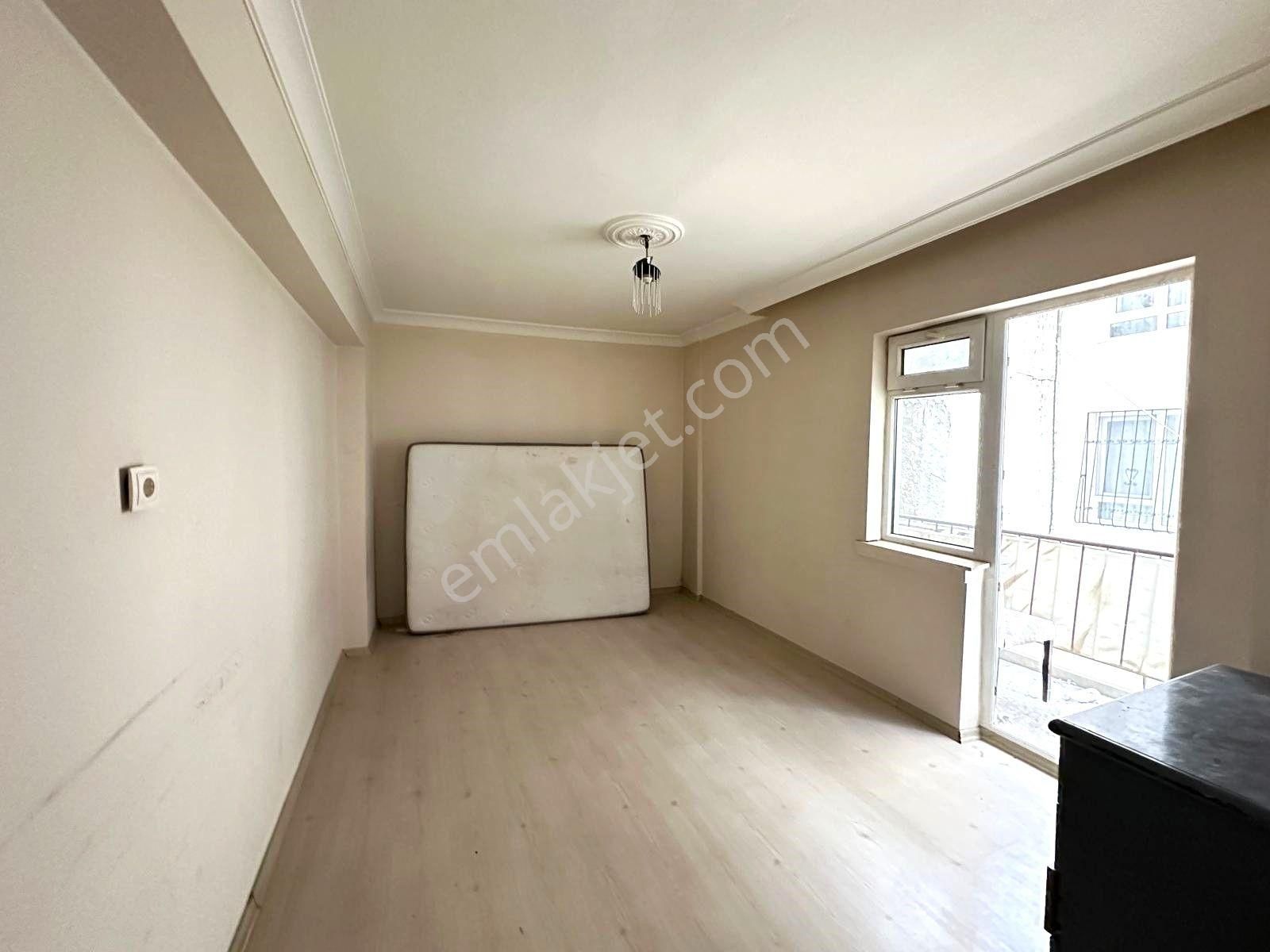 Uzman Emlak Ofisinden 19 Mayıs Mh. Türkay Sokak'da Kot-1'de 3+1 Daire - Görsel 10