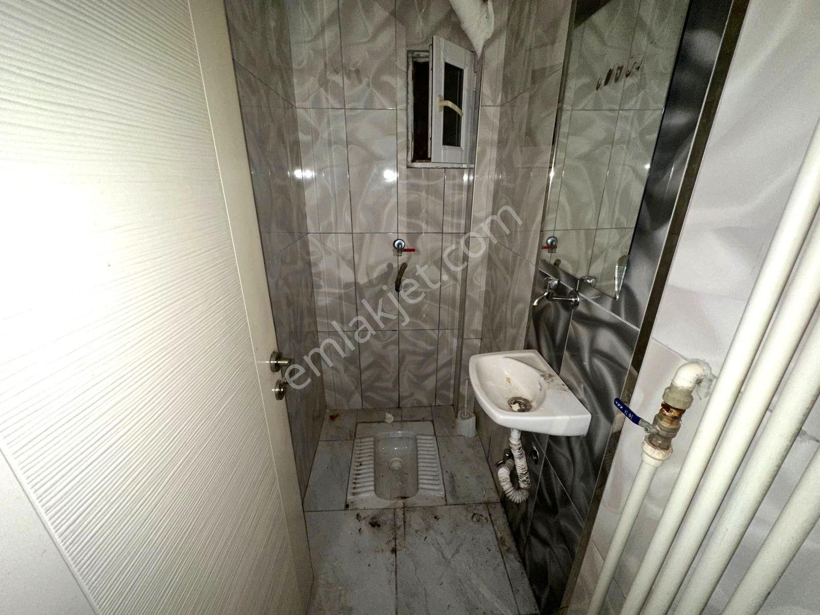 Uzman Emlak Ofisinden 19 Mayıs Mh. Türkay Sokak'da Kot-1'de 3+1 Daire - Görsel 18