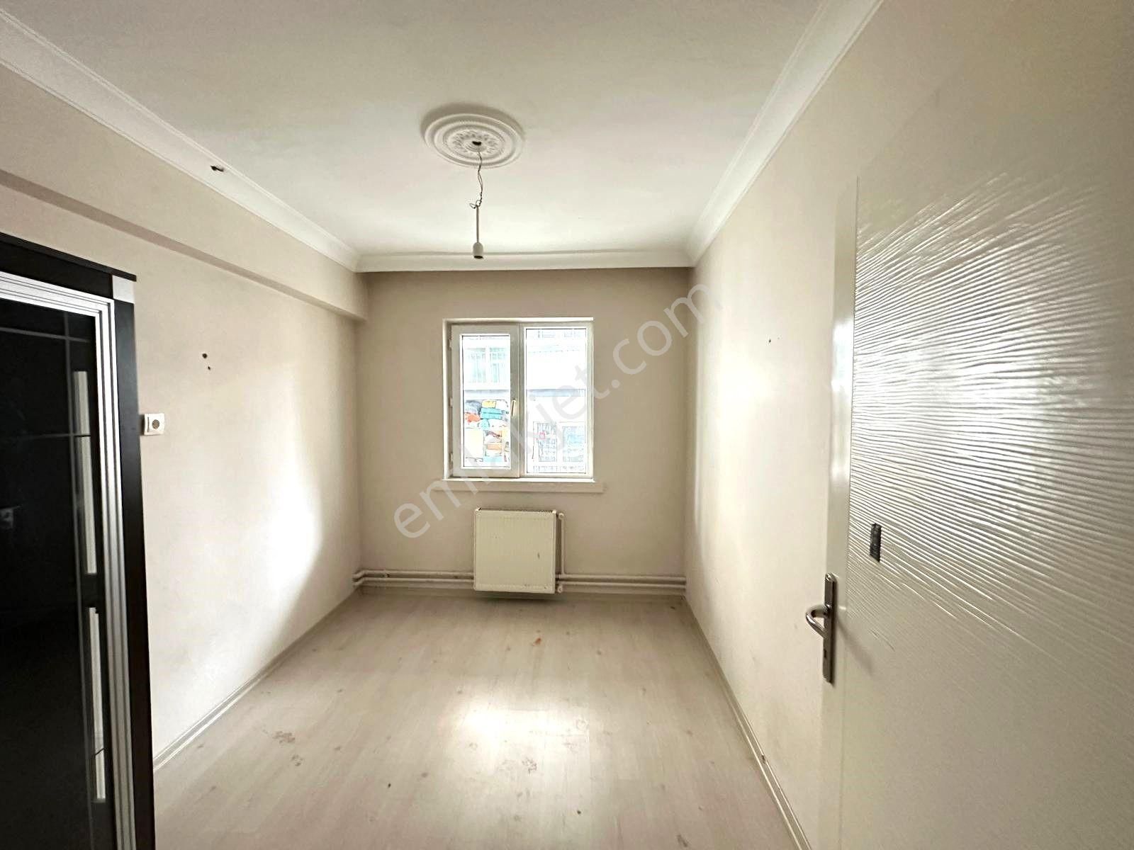 Uzman Emlak Ofisinden 19 Mayıs Mh. Türkay Sokak'da Kot-1'de 3+1 Daire - Görsel 6