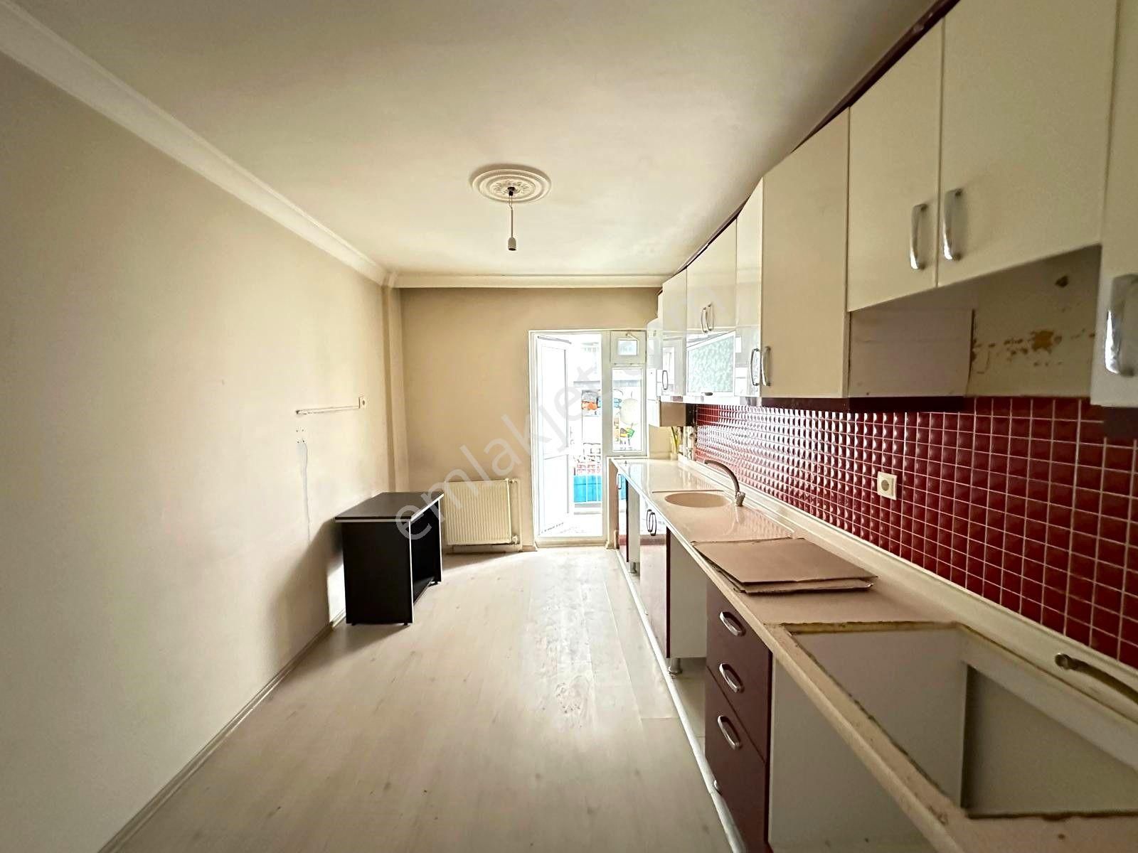 Uzman Emlak Ofisinden 19 Mayıs Mh. Türkay Sokak'da Kot-1'de 3+1 Daire - Görsel 12