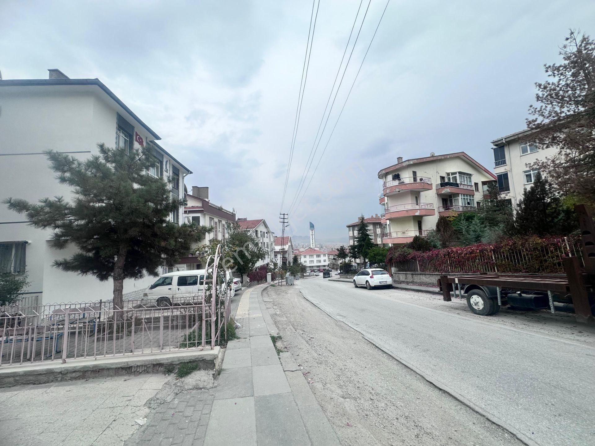 Uzman Emlak Ofisinden 19 Mayıs Mh. Türkay Sokak'da Kot-1'de 3+1 Daire - Görsel 23