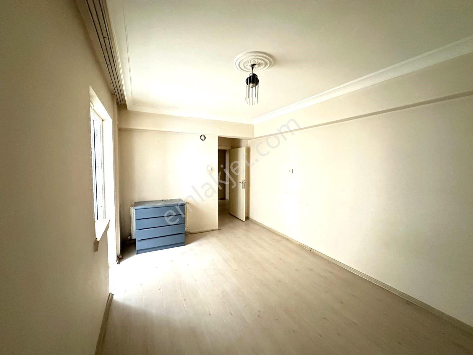 Uzman Emlak Ofisinden 19 Mayıs Mh. Türkay Sokak'da Kot-1'de 3+1 Daire - Görsel 11