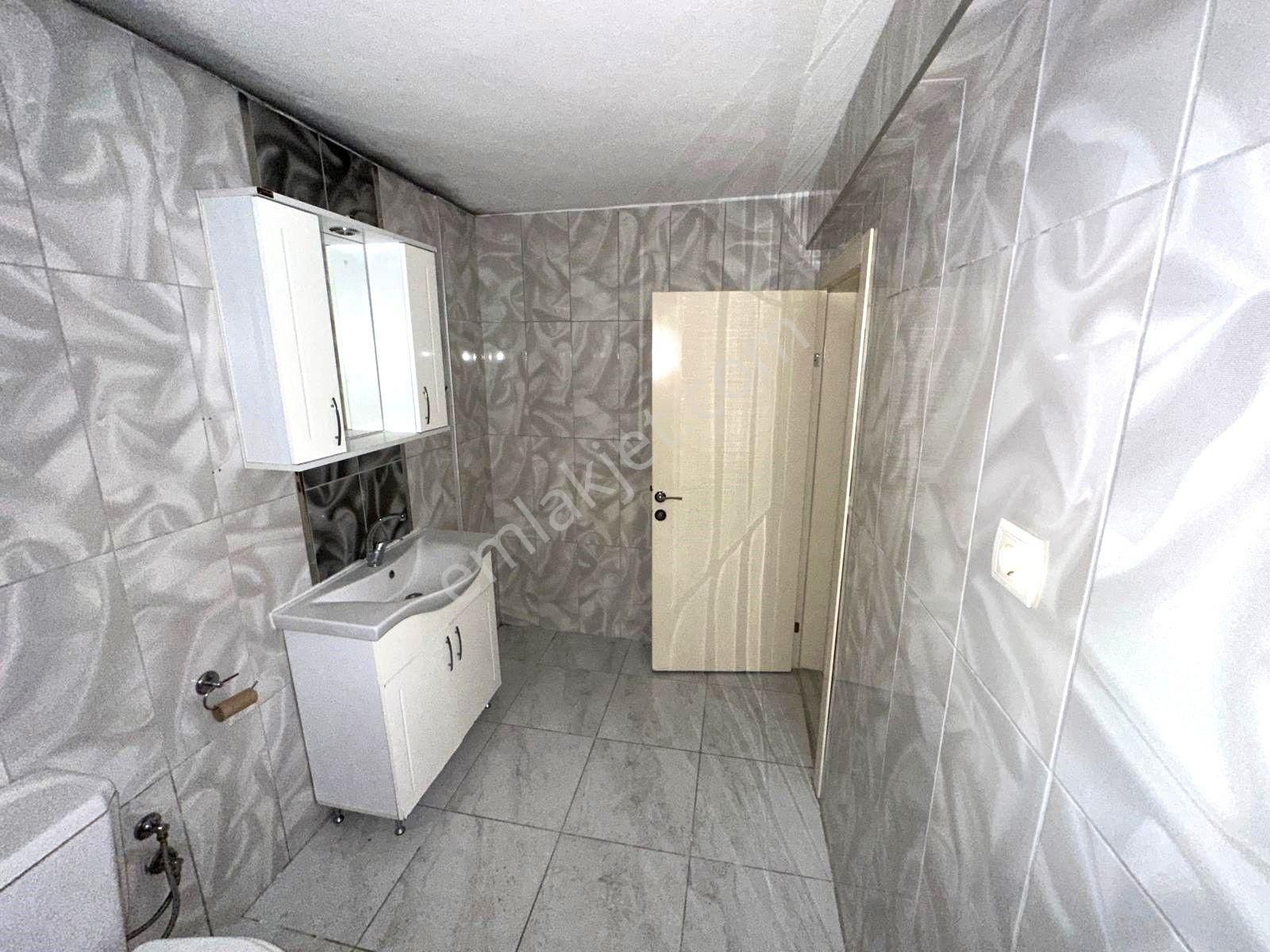 Uzman Emlak Ofisinden 19 Mayıs Mh. Türkay Sokak'da Kot-1'de 3+1 Daire - Görsel 17