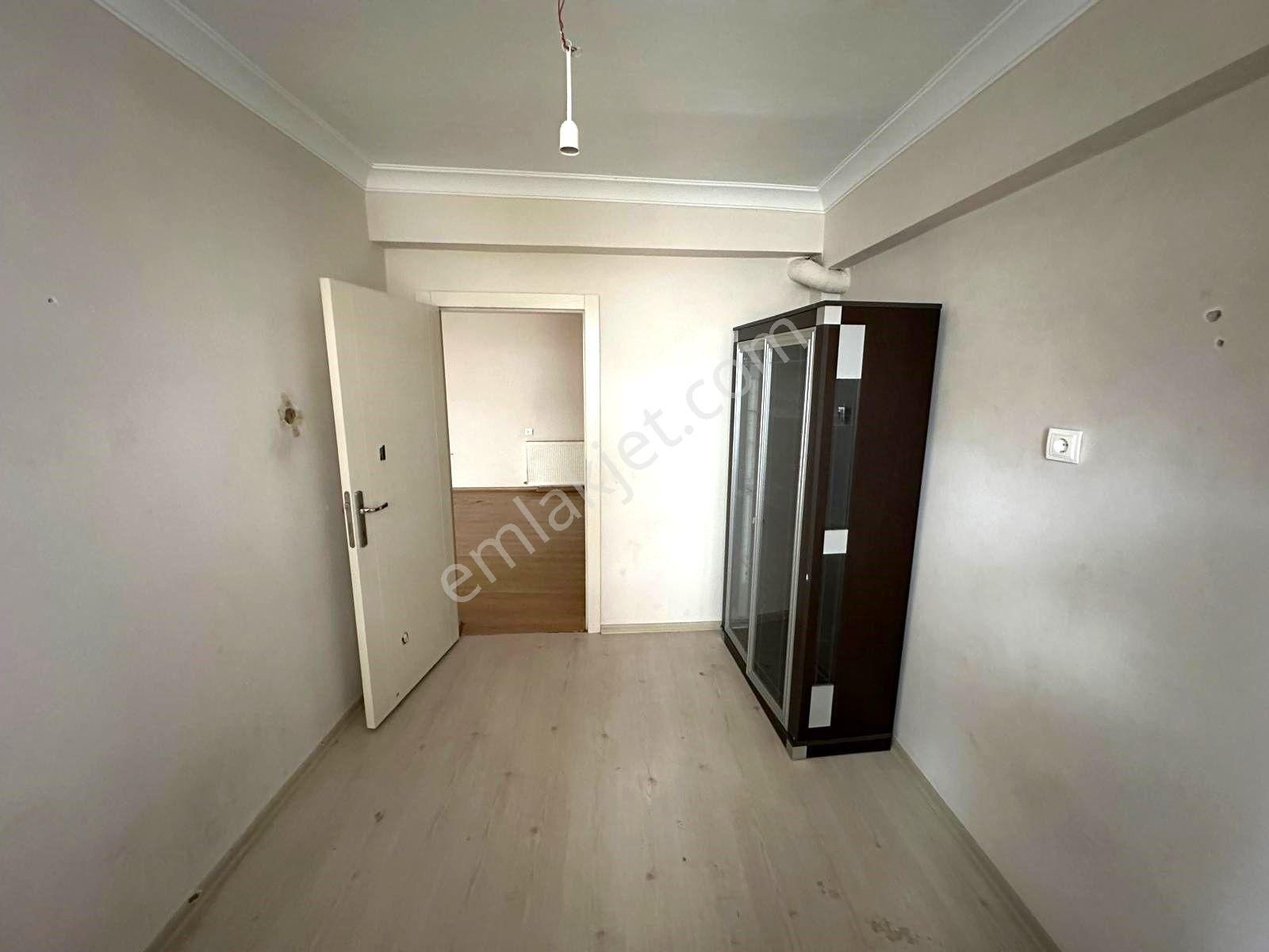 Uzman Emlak Ofisinden 19 Mayıs Mh. Türkay Sokak'da Kot-1'de 3+1 Daire - Görsel 7