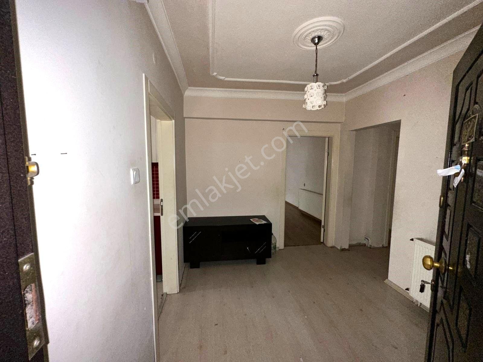 Uzman Emlak Ofisinden 19 Mayıs Mh. Türkay Sokak'da Kot-1'de 3+1 Daire - Görsel 20