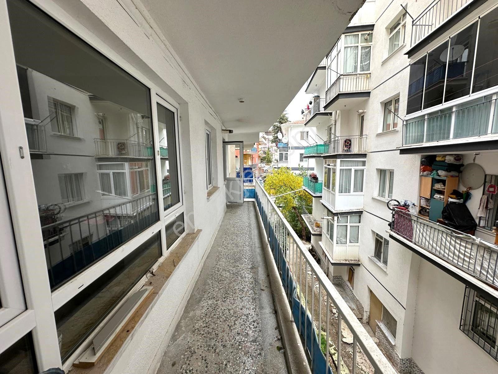 Uzman Emlak Ofisinden 19 Mayıs Mh. Türkay Sokak'da Kot-1'de 3+1 Daire - Görsel 25