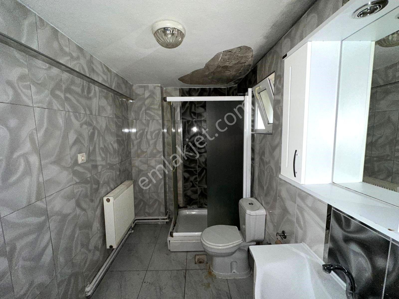 Uzman Emlak Ofisinden 19 Mayıs Mh. Türkay Sokak'da Kot-1'de 3+1 Daire - Görsel 16