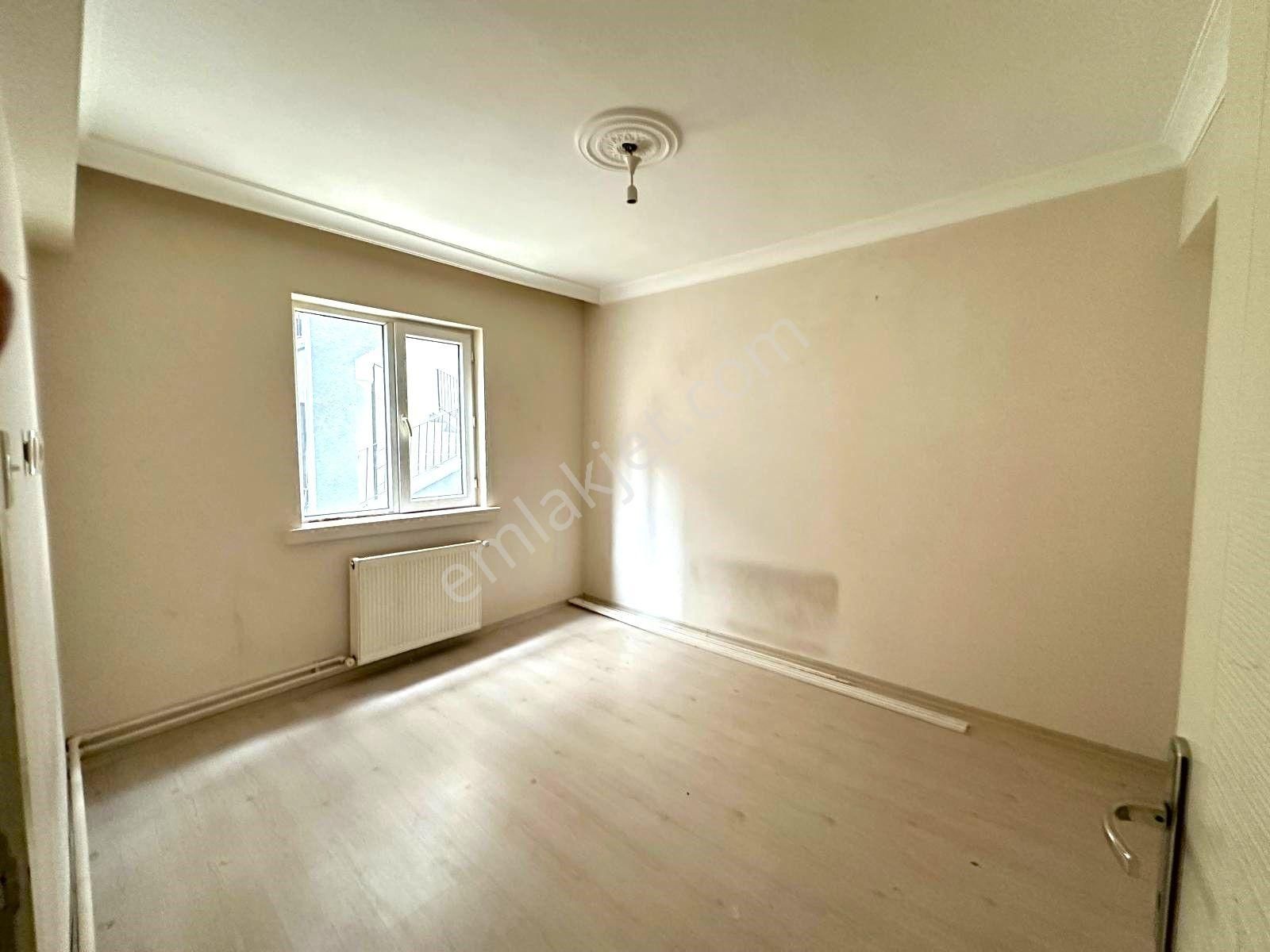 Uzman Emlak Ofisinden 19 Mayıs Mh. Türkay Sokak'da Kot-1'de 3+1 Daire - Görsel 8