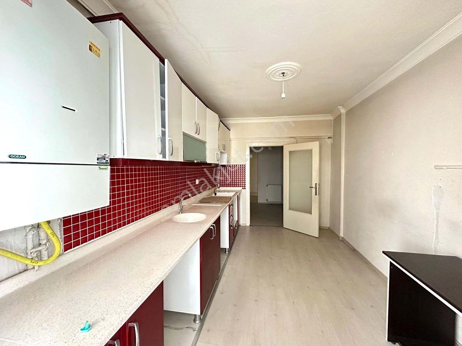 Uzman Emlak Ofisinden 19 Mayıs Mh. Türkay Sokak'da Kot-1'de 3+1 Daire - Görsel 15