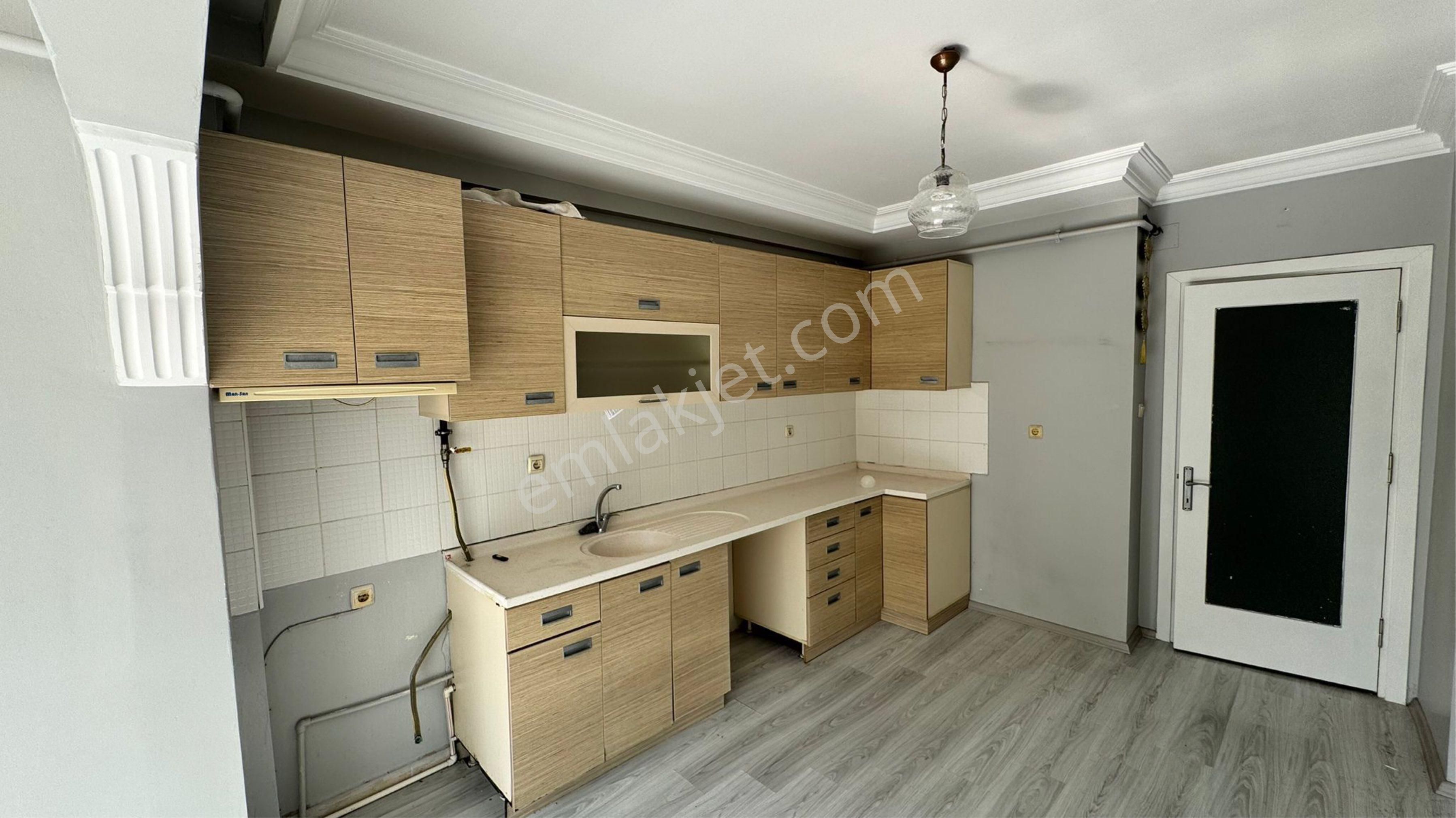 İz'den 2000.evler'de Bulvar Üstü Cazip Daire - Görsel 13