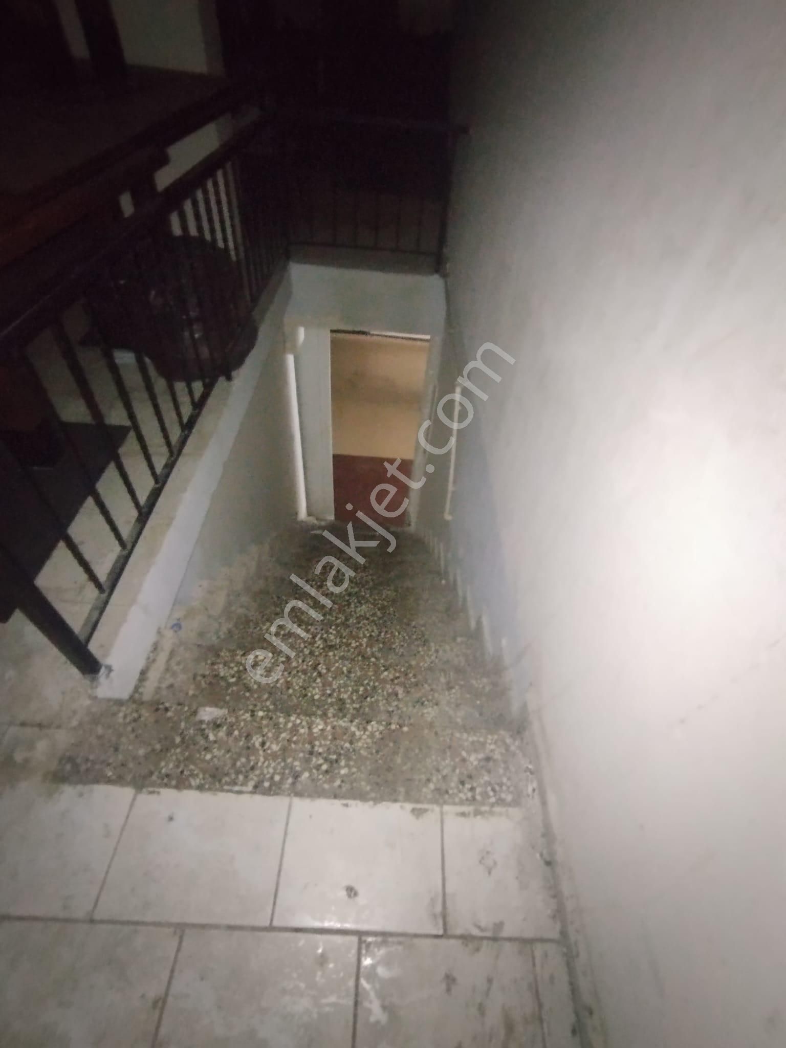 Gaziemir De Merkezi Konumda Kiralık 2 Katlı Doğalgazlı Bacalı Dükkan - Görsel 22