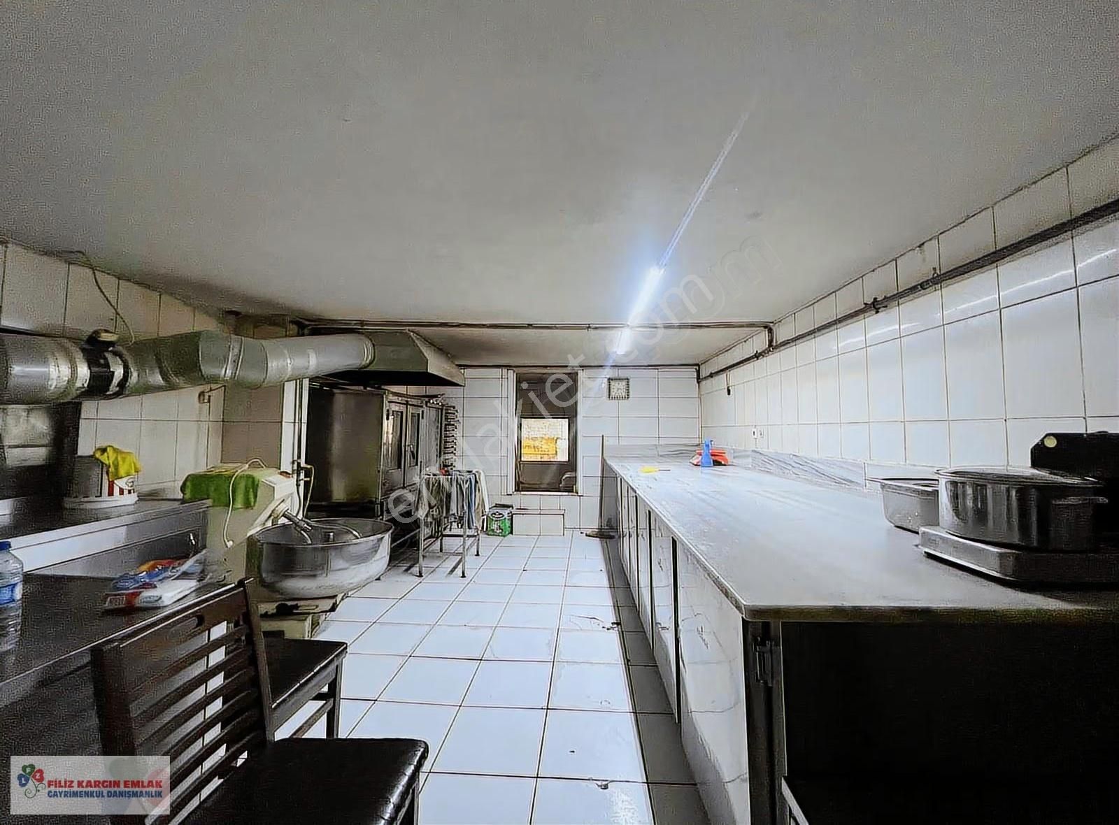 Bağcılar Meydanda Köşebaşı Devren Kiralık Dükkan