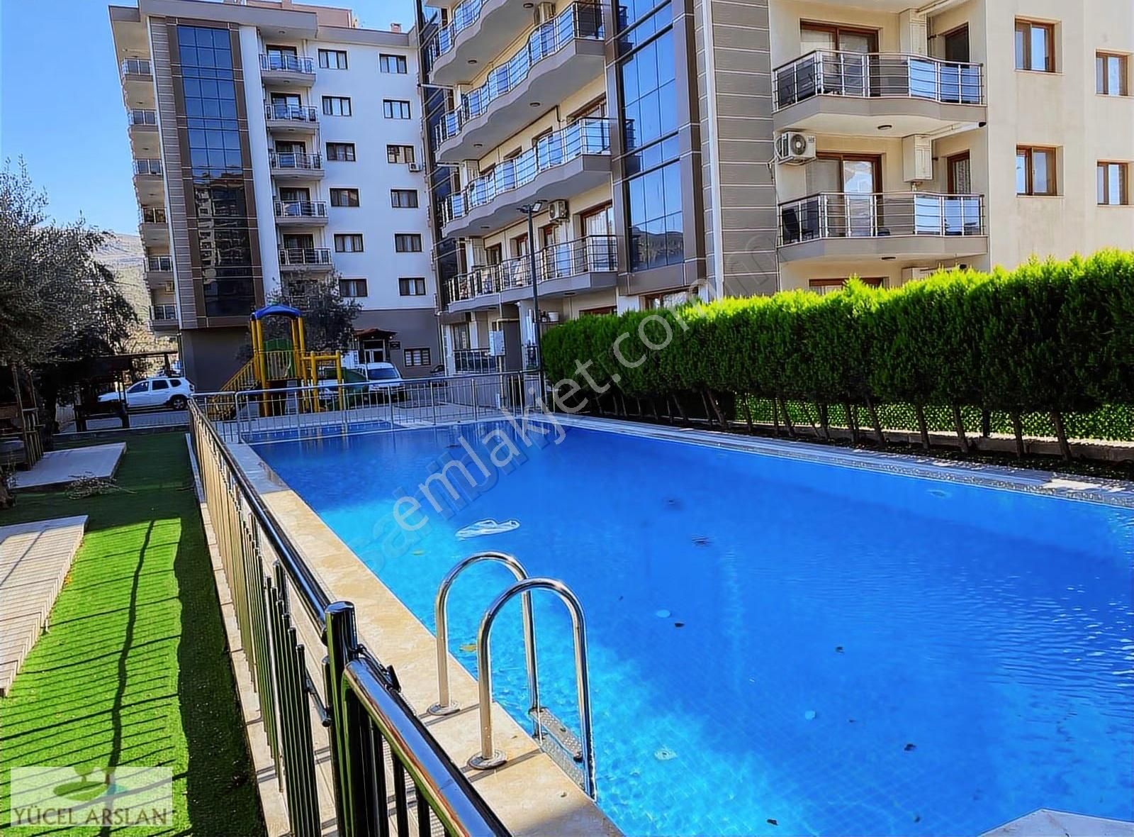 Çiğlide Fırsatı Havuzlu Site İçinde Satılık 3+1 Sıfır Daire