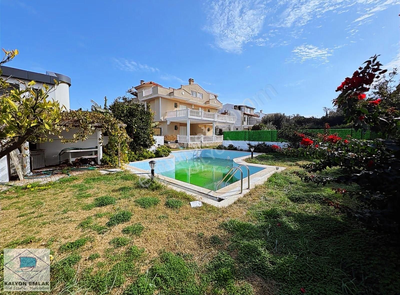 Kalyon'dan Çeşme Alaçatı Da Satılık Havuzlu Site İçi Villa