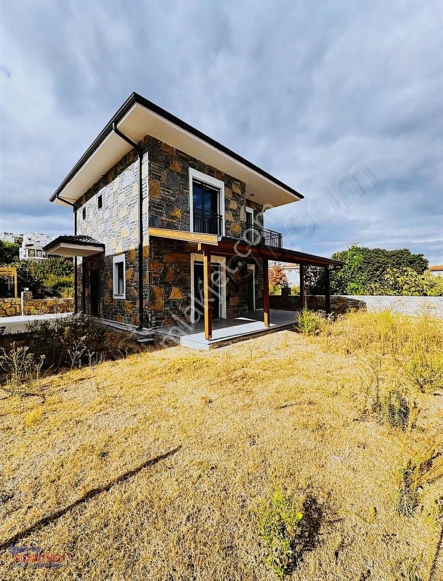 Startkey Pelit Burgazda Denize Çok Yakın 3+1 Tam Müstakil Villa - Görsel 4