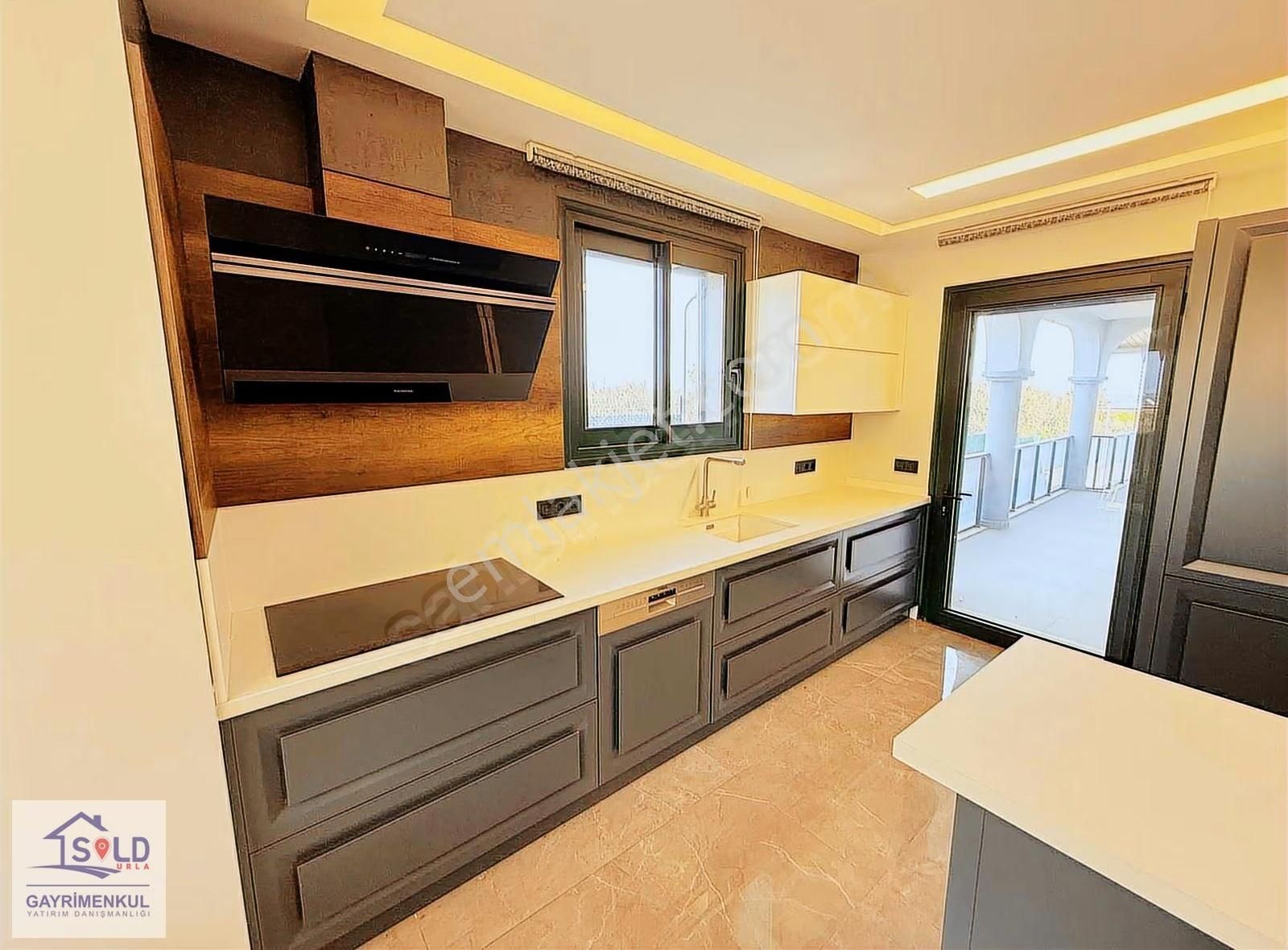 Urla Denizli Mahallesinde 7+2 Deniz Manzaralı Müstakil Villa - Görsel 31