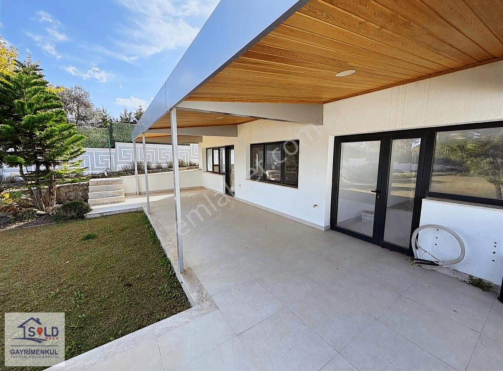 Urla Denizli Mahallesinde 7+2 Deniz Manzaralı Müstakil Villa - Görsel 23