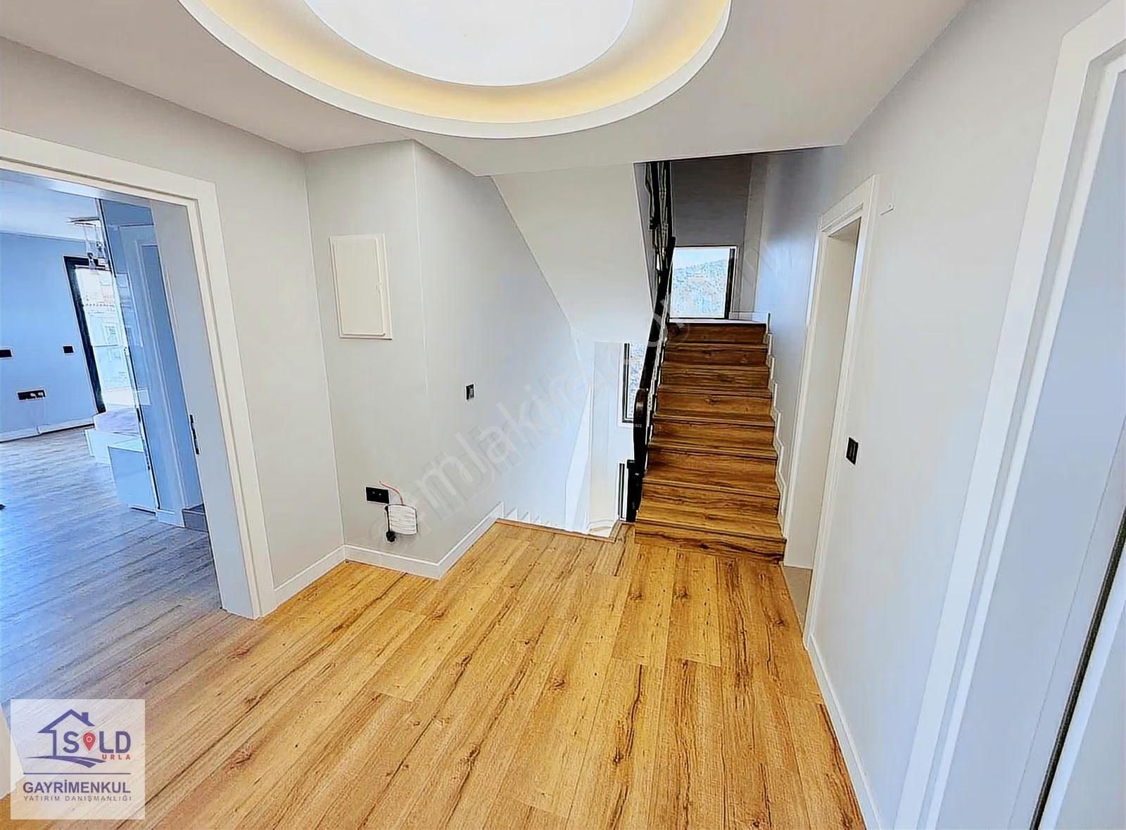 Urla Denizli Mahallesinde 7+2 Deniz Manzaralı Müstakil Villa - Görsel 12