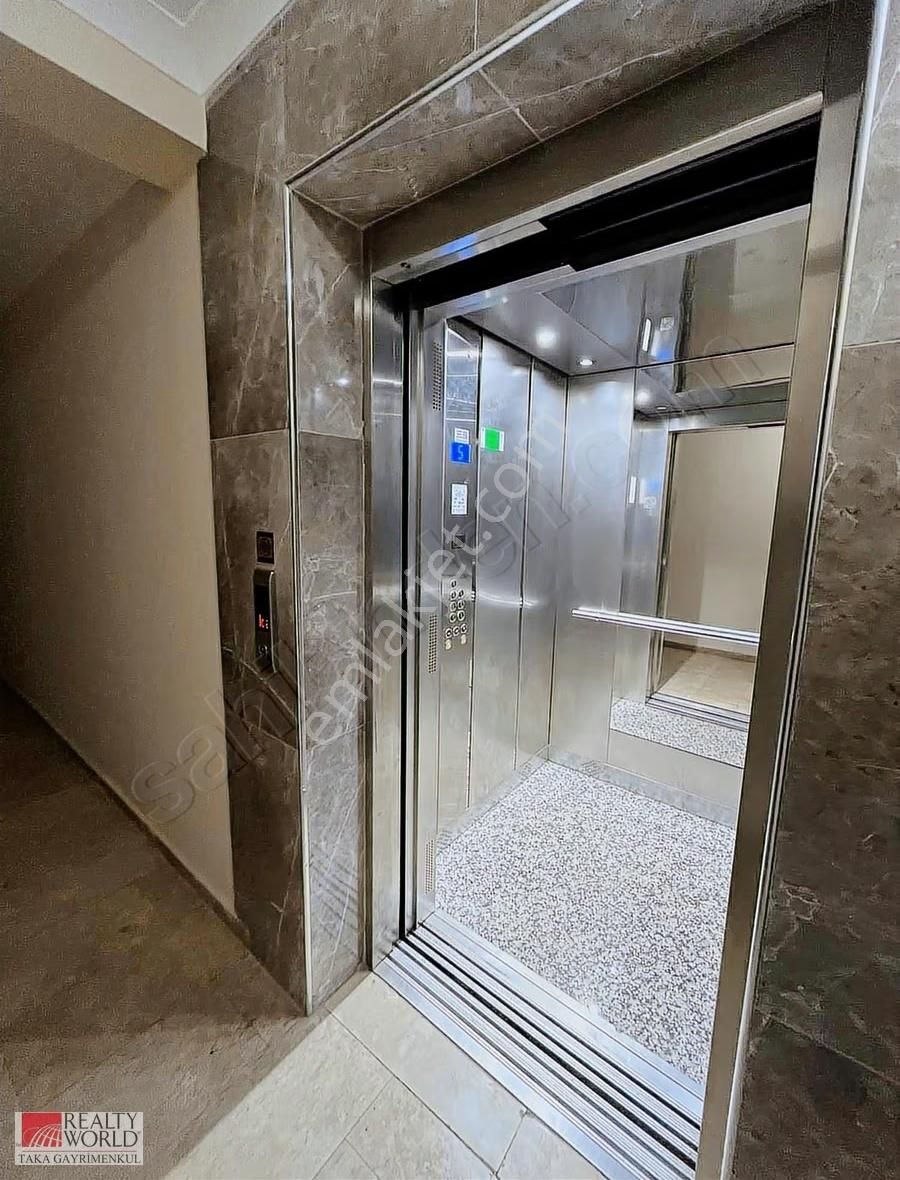 Bostancı'da Eşyalı Satılık Daire - Görsel 29