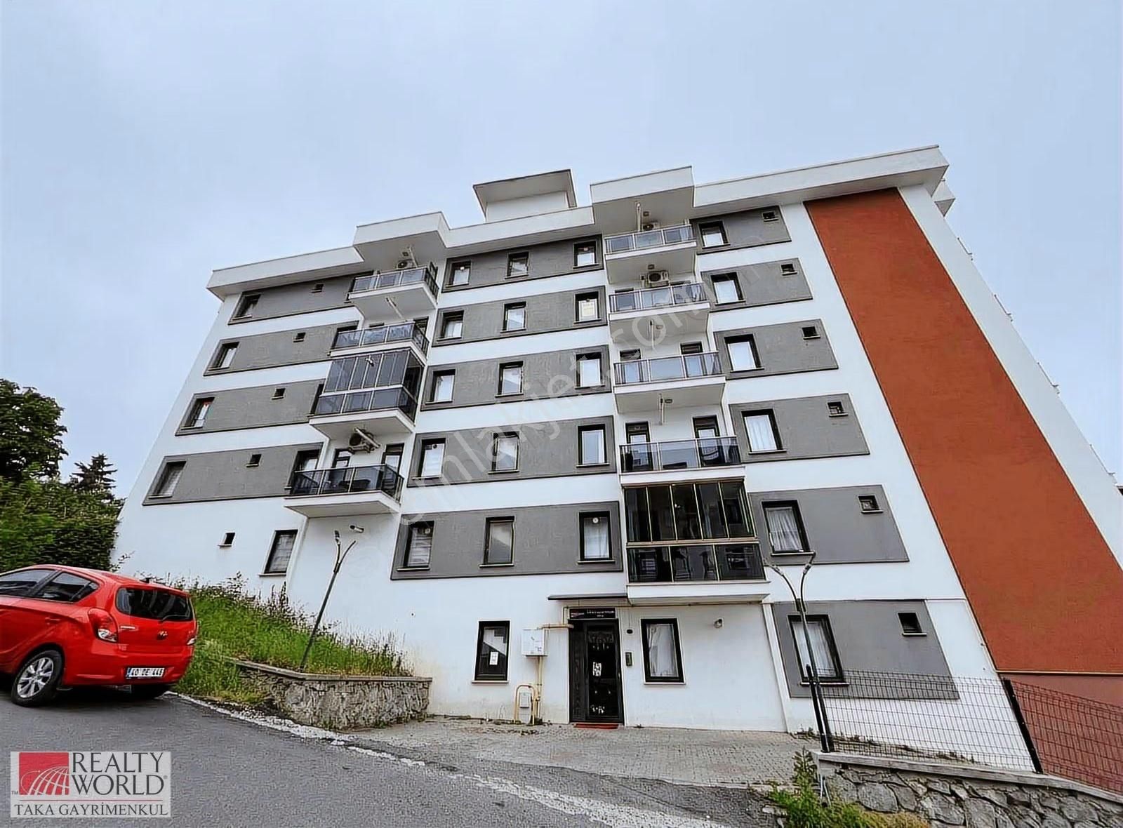 Bostancı'da Eşyalı Satılık Daire