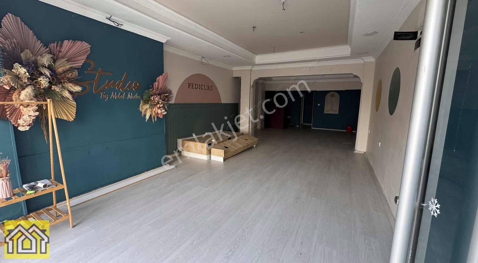 Agora Karşı Bölgesi Sarmaşık Caddesinde Kiralık Dükkan - Görsel 2