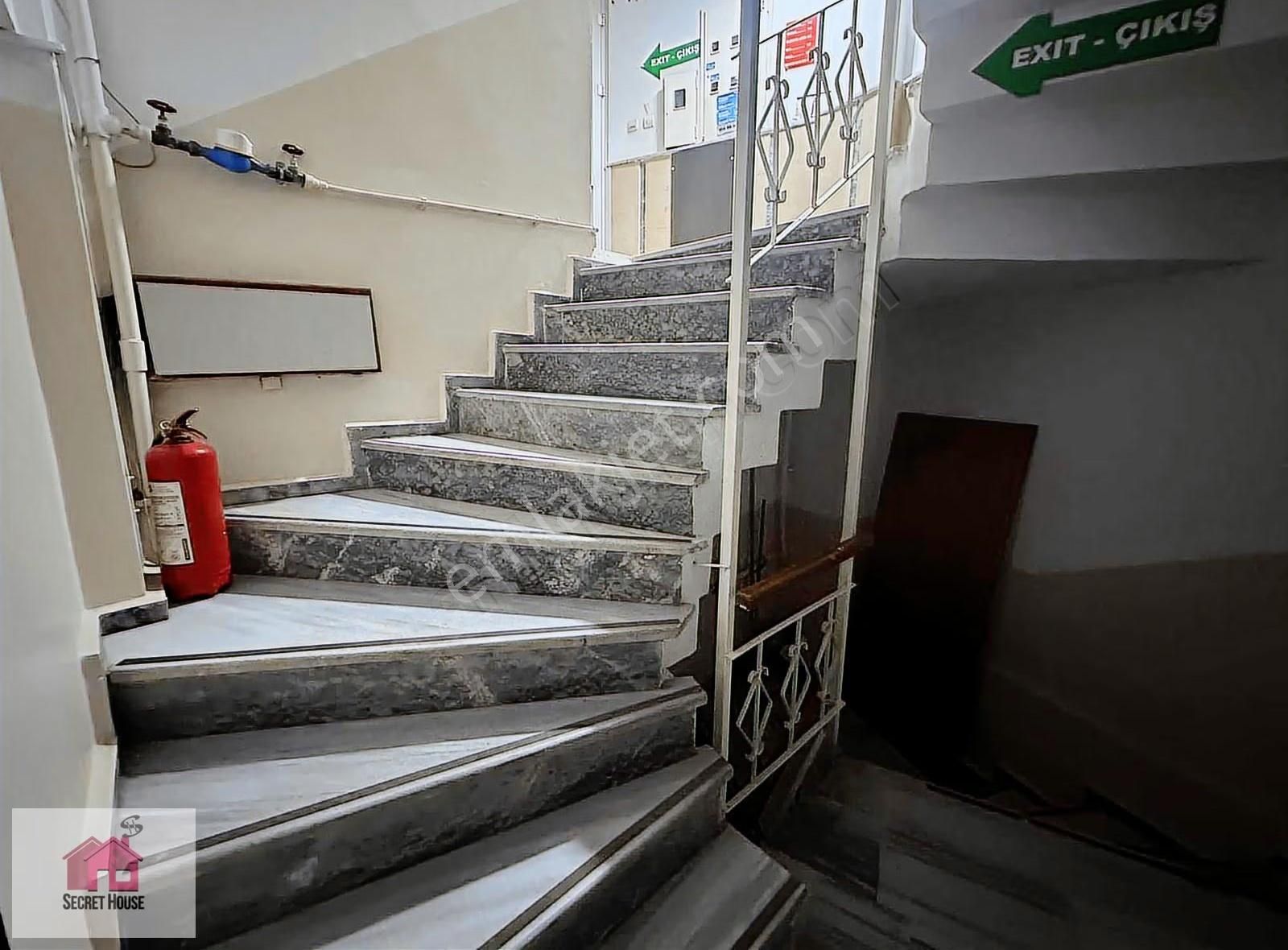 Secret House'dan Merkezi Konumlu Eşyalı 3+1 Yüksek Giriş - Görsel 12