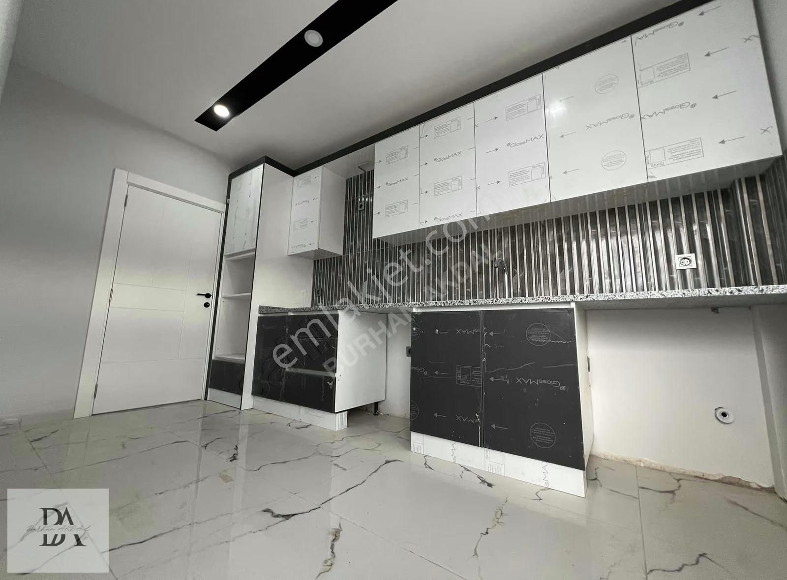 Demirel'de İskanlı Katta Geniş 3+1 Balkonlu Asansörlü Dolu Daire - Görsel 6