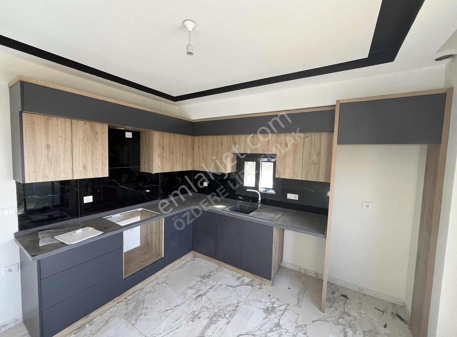 Özderede Zeminde Odalı Sıfır Otoparklı Villa - Görsel 9