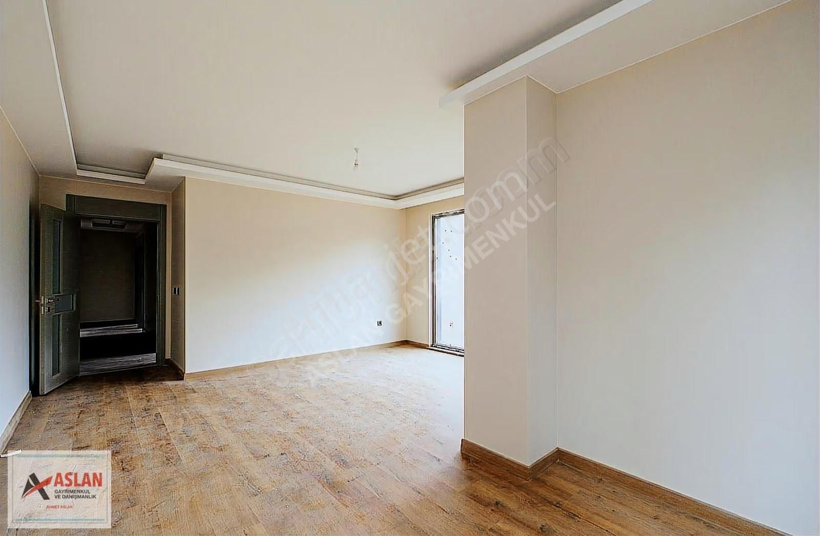 Çengelköy Hasbahçe Evlerinde 2.kat 3.5 +1 Satılık Daire