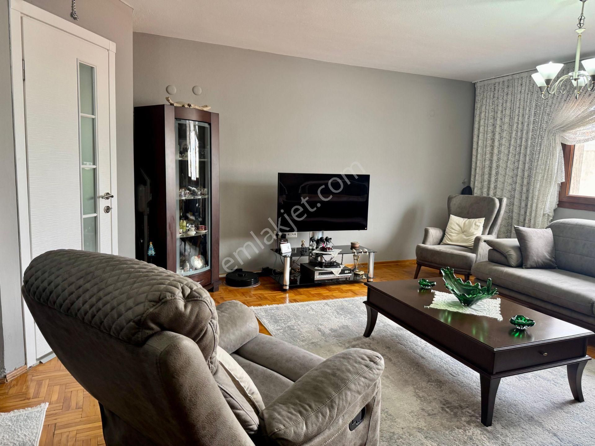 Karşıyaka Donanmacı Sahile Yürüme Mesafesinde Satılık 3+1 Daire - Görsel 4