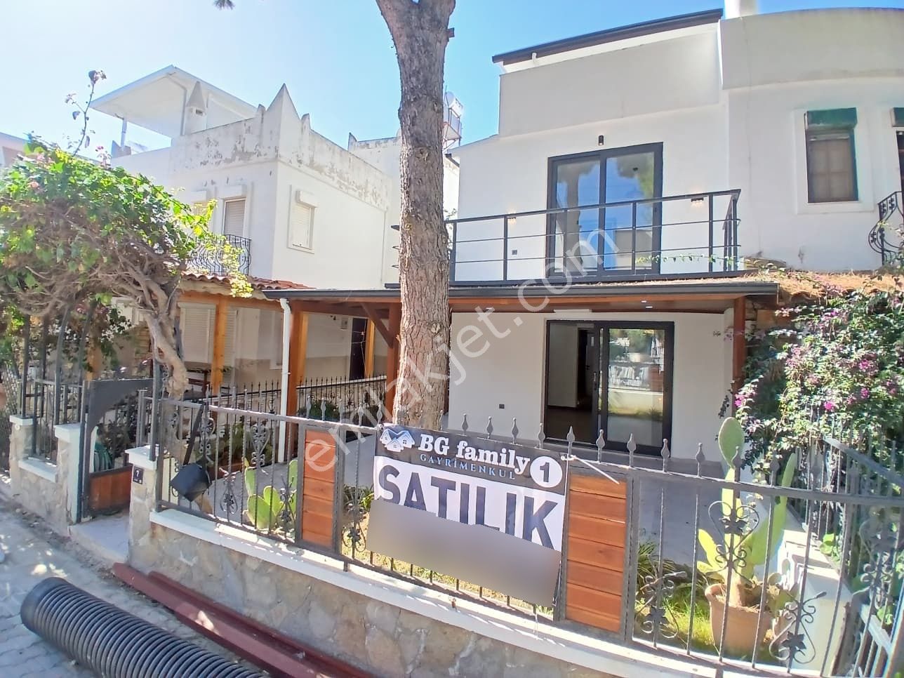 Denize Cok Yakın Full Tadilatlı Satılık 3+1 Bahçeli Villa - Görsel 3