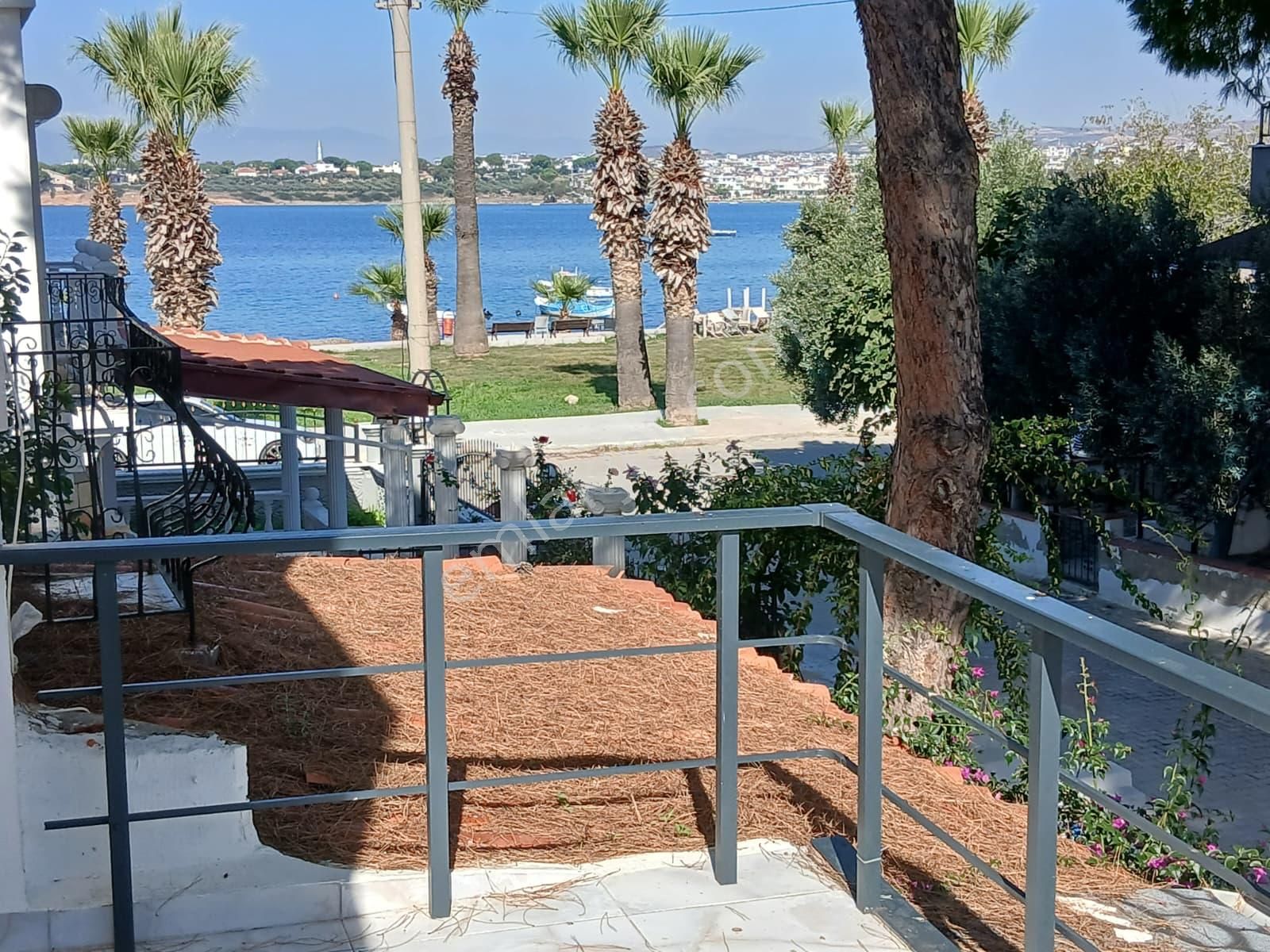 Denize Cok Yakın Full Tadilatlı Satılık 3+1 Bahçeli Villa