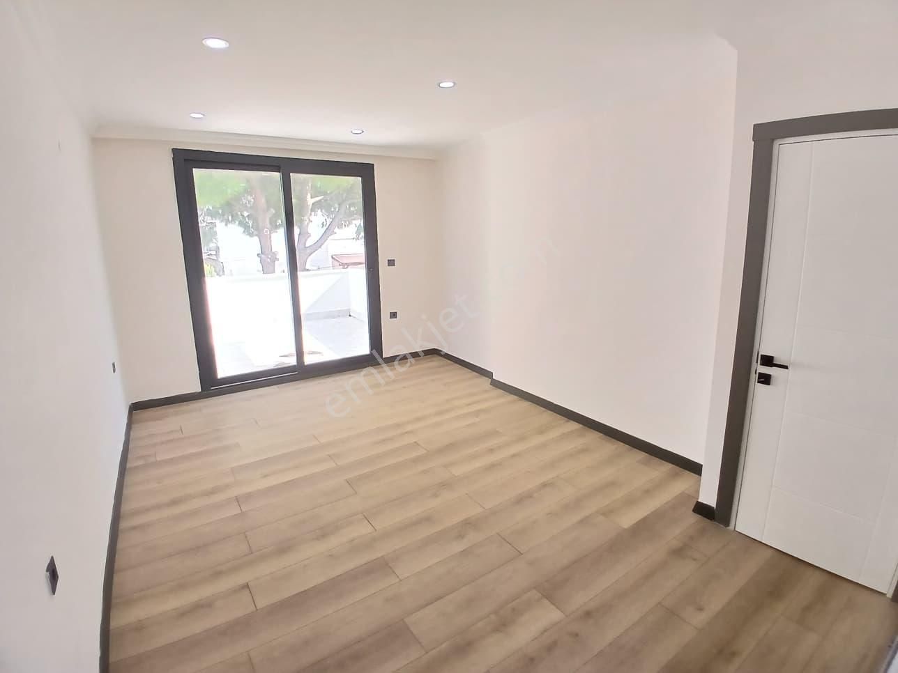 Denize Cok Yakın Full Tadilatlı Satılık 3+1 Bahçeli Villa - Görsel 19