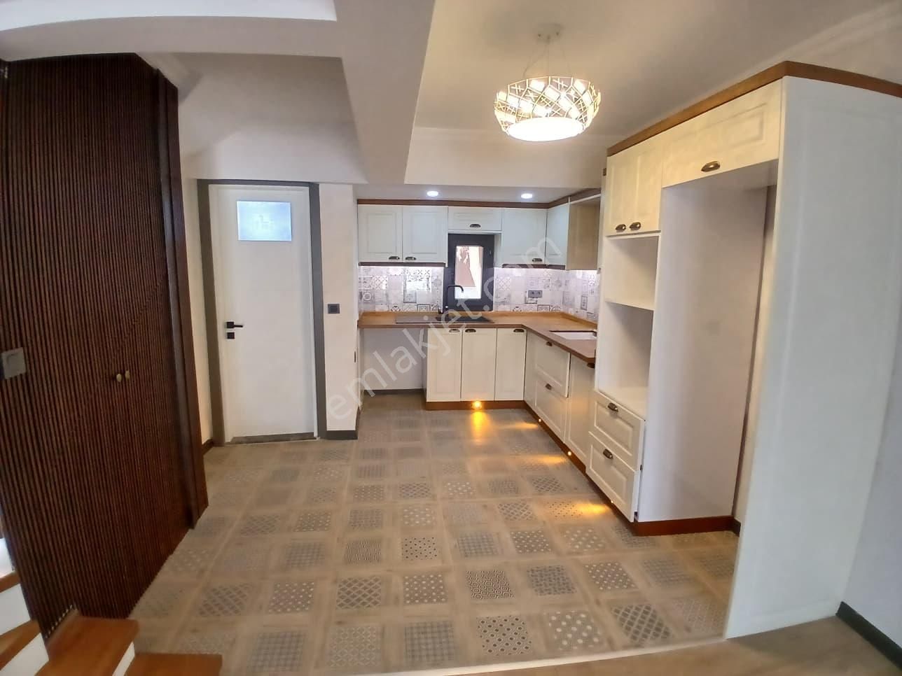 Denize Cok Yakın Full Tadilatlı Satılık 3+1 Bahçeli Villa - Görsel 12