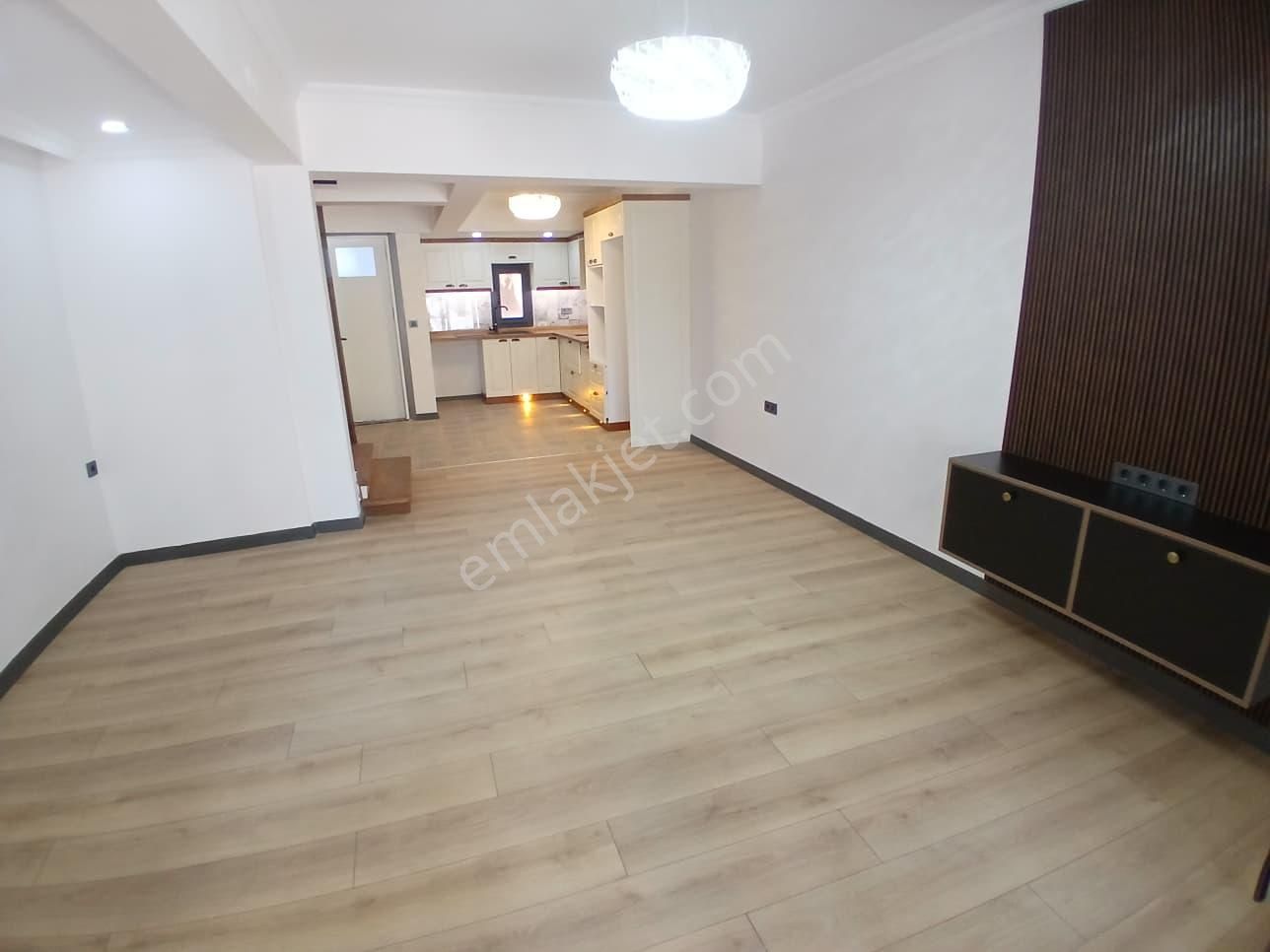 Denize Cok Yakın Full Tadilatlı Satılık 3+1 Bahçeli Villa - Görsel 9