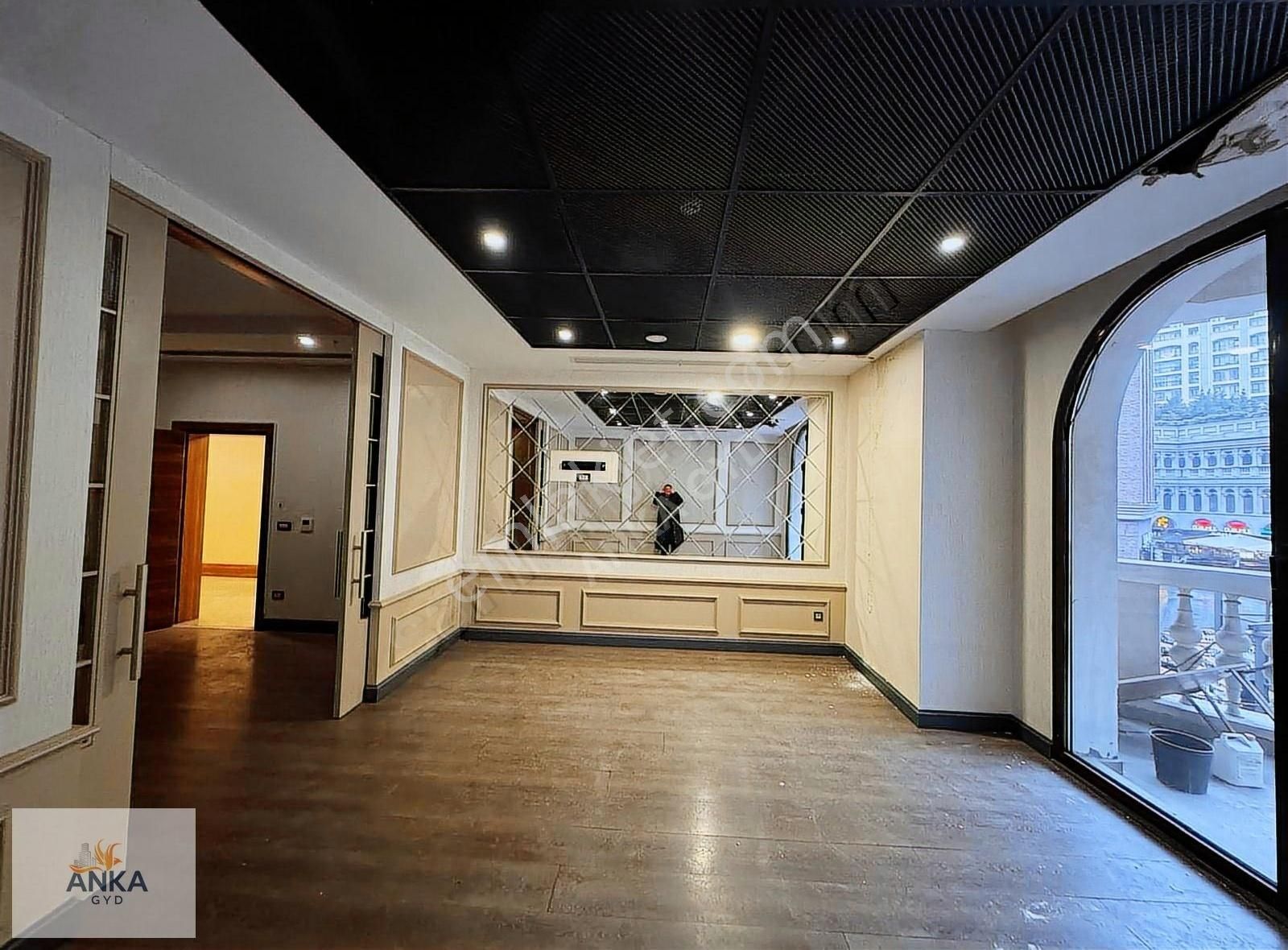 Vıaport Venezia'da Avm İçerisinde Ticari Dekorasyonlu Ofis - Görsel 2