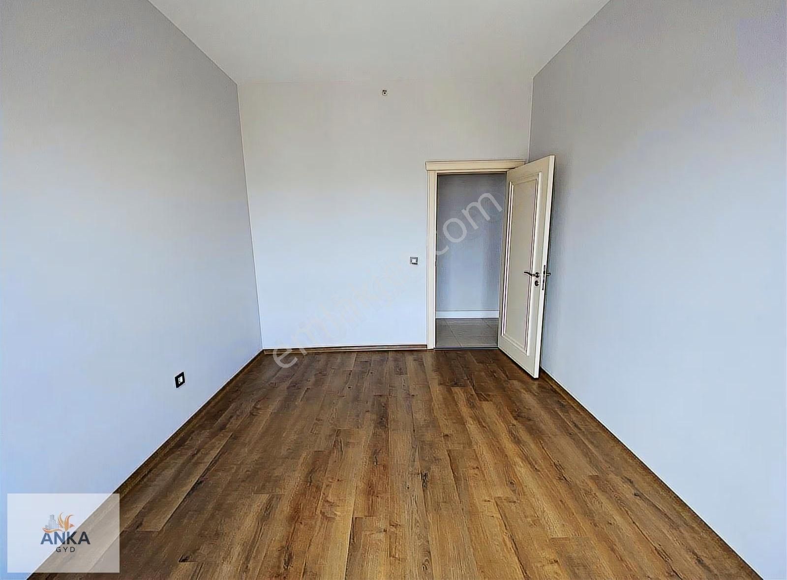 Venezia'da Şehir Mnz Temiz Oturuma Hazır Satılık 3+1 Daire