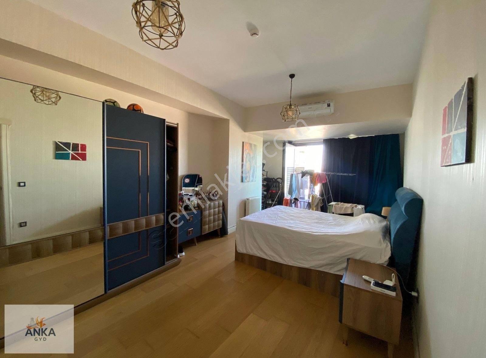 Venezia'da Şehir Mnz Balkonlu Eşyalı Satılık 3+1 Daire