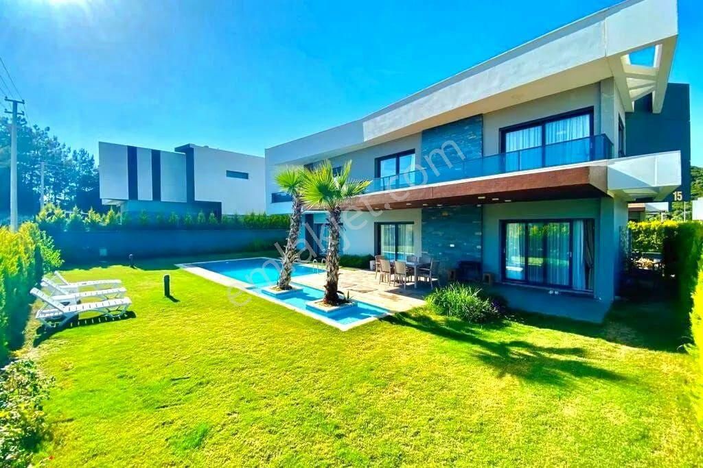 Kuşadası Avm Yakın Özel Havuzlu Tek Müstakil 4+1 Villa