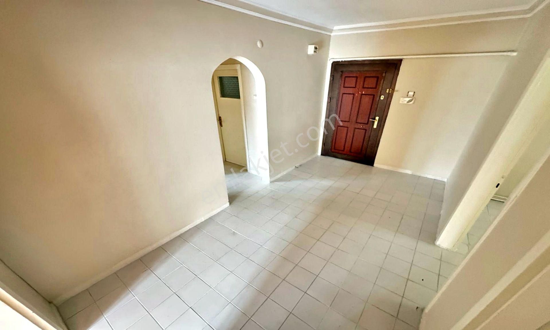 İncirli'de Altında Daireli Emsallerinden Uygun Ferah 3+1 Daire - Görsel 14