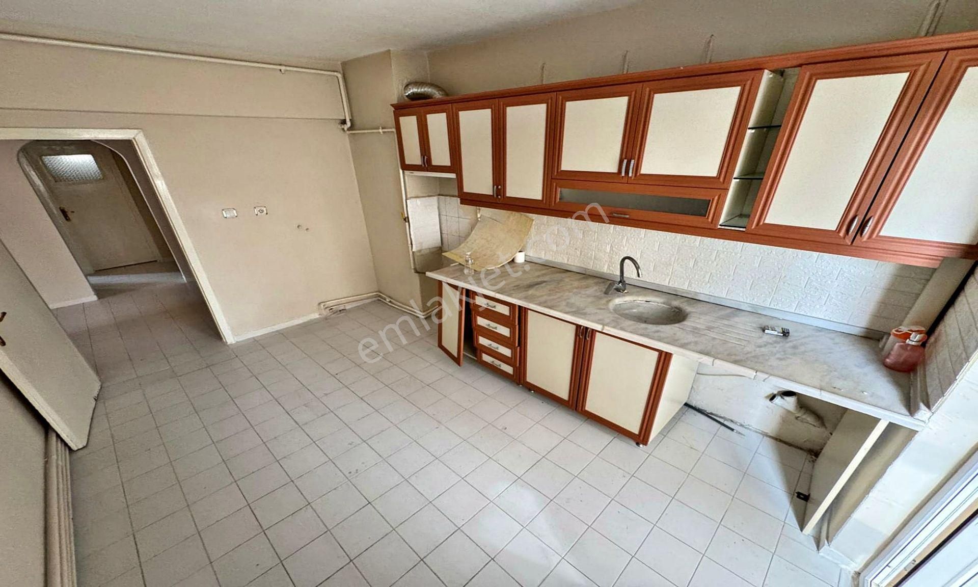 İncirli'de Altında Daireli Emsallerinden Uygun Ferah 3+1 Daire - Görsel 9