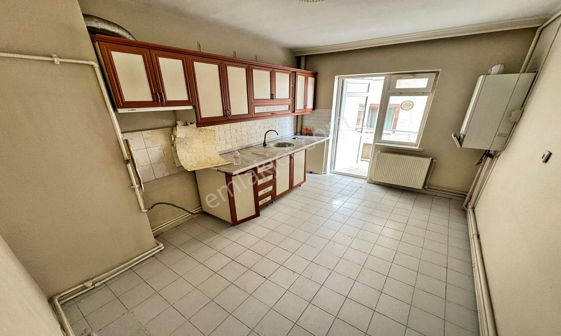 İncirli'de Altında Daireli Emsallerinden Uygun Ferah 3+1 Daire - Görsel 10