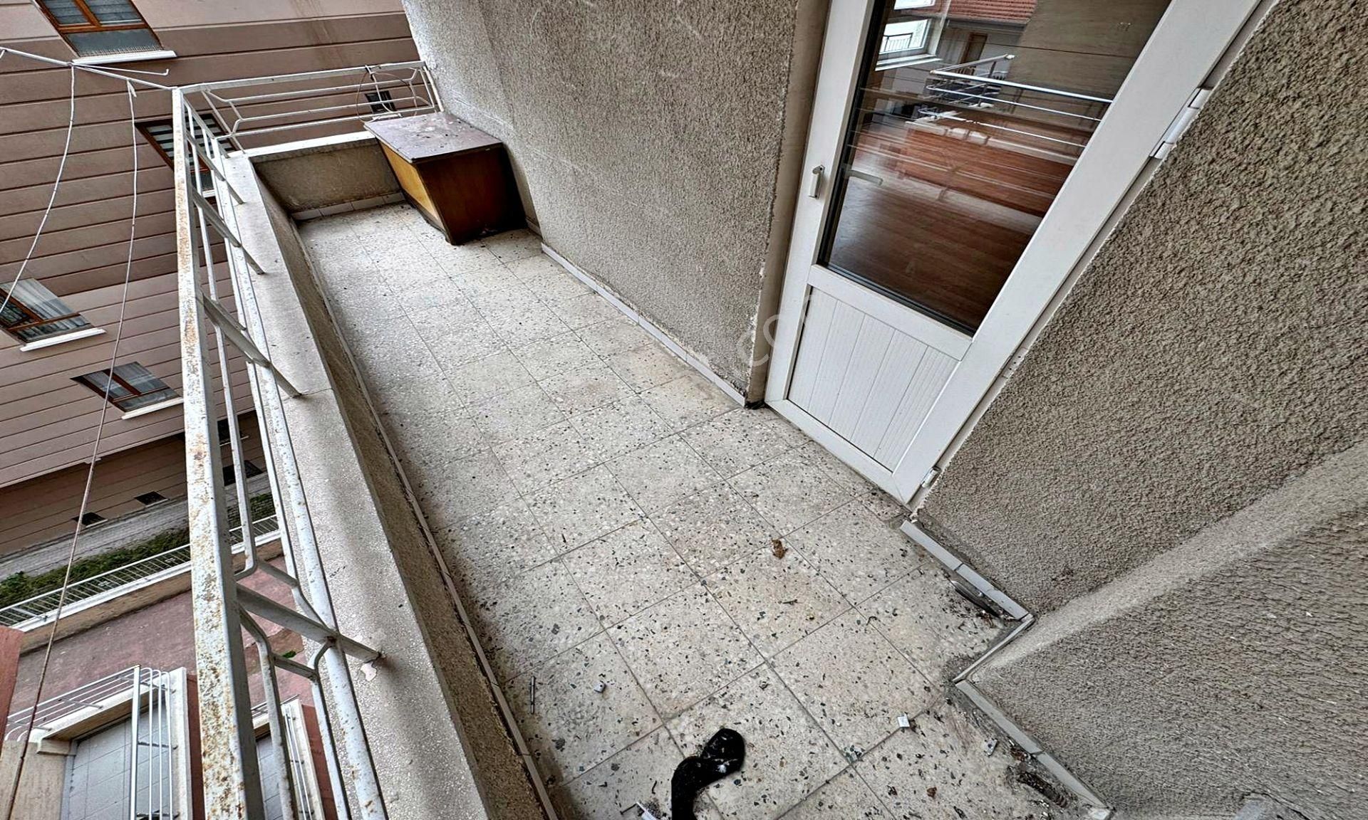 İncirli'de Altında Daireli Emsallerinden Uygun Ferah 3+1 Daire - Görsel 5