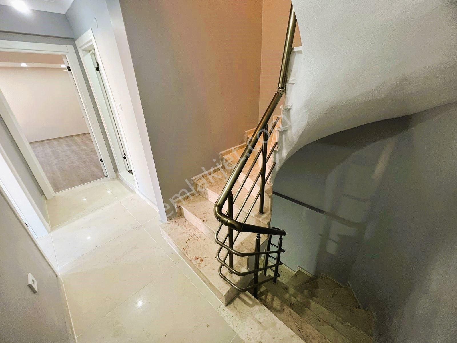 ✅✅alçınar Emlaktan Merkezde Bahçe Kullanımlı Masrafsız 3+1 Villa✅✅ - Görsel 5