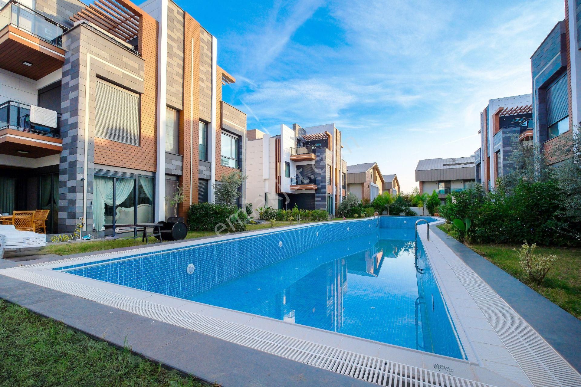 Gökhan Üçgün'den Port Lıfe 2'de Asansörlü, K. Garajlı 5+1 Villa