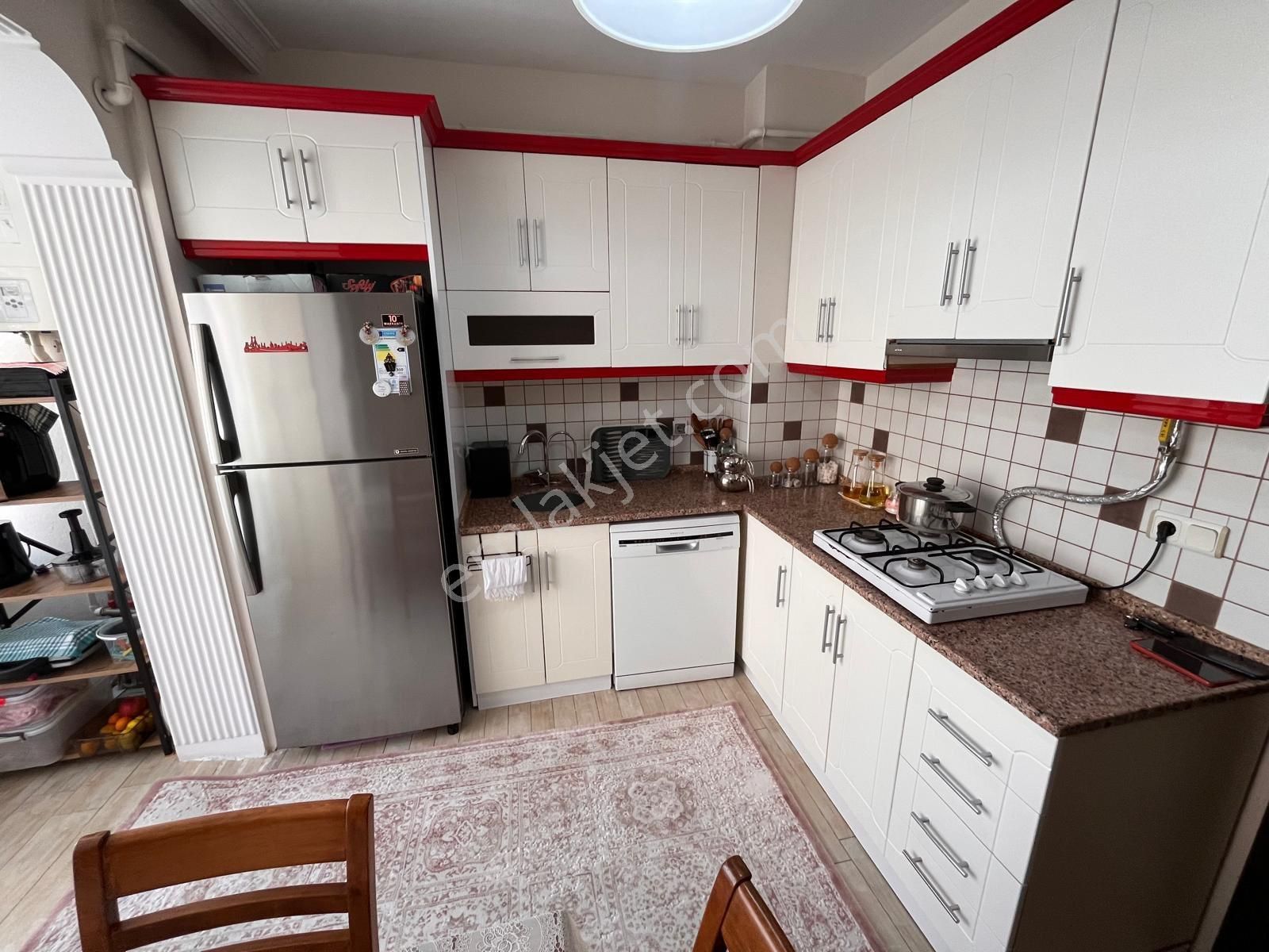 Bozyakada Genç Binada 3+1 135m2 Arakat Otoparklı Asansörlü Köşe Daire - Görsel 7