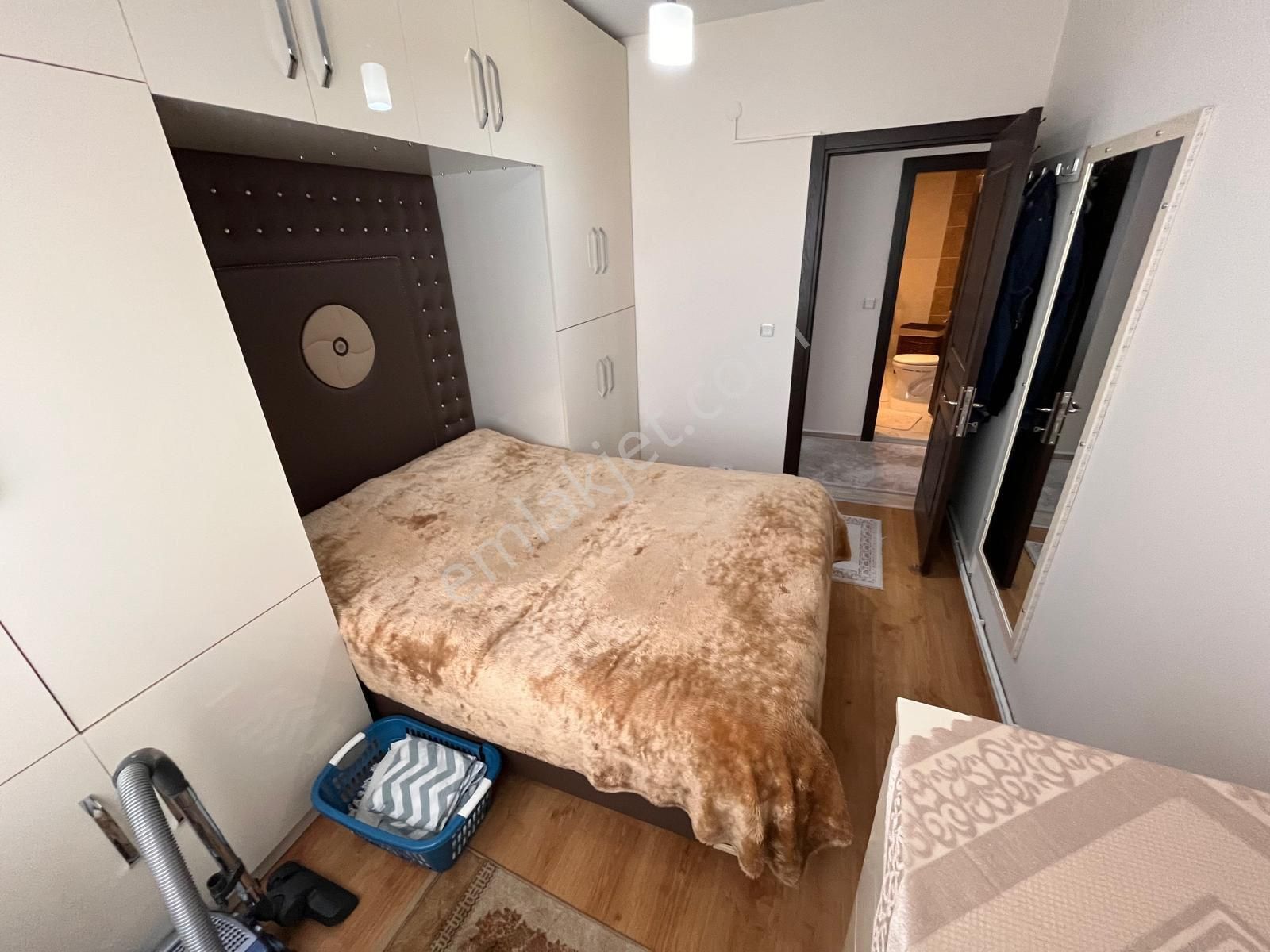 Bozyakada Genç Binada 3+1 135m2 Arakat Otoparklı Asansörlü Köşe Daire - Görsel 13