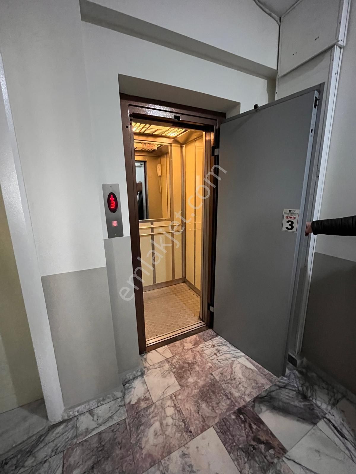 Bozyakada Genç Binada 3+1 135m2 Arakat Otoparklı Asansörlü Köşe Daire - Görsel 27